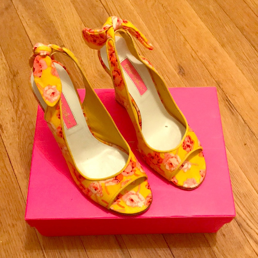 Betsey Johnson Platform sandal shoe